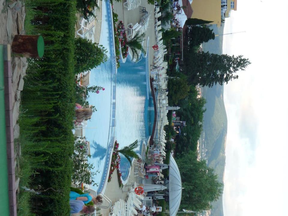 Blick von der Minigolfanlage aufs Hotel Sentido Neptun Beach