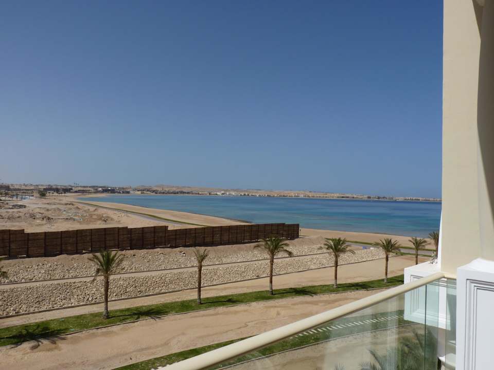 Nach rechts, seitlicher Meerblick Premier Le Reve Hotel & Spa