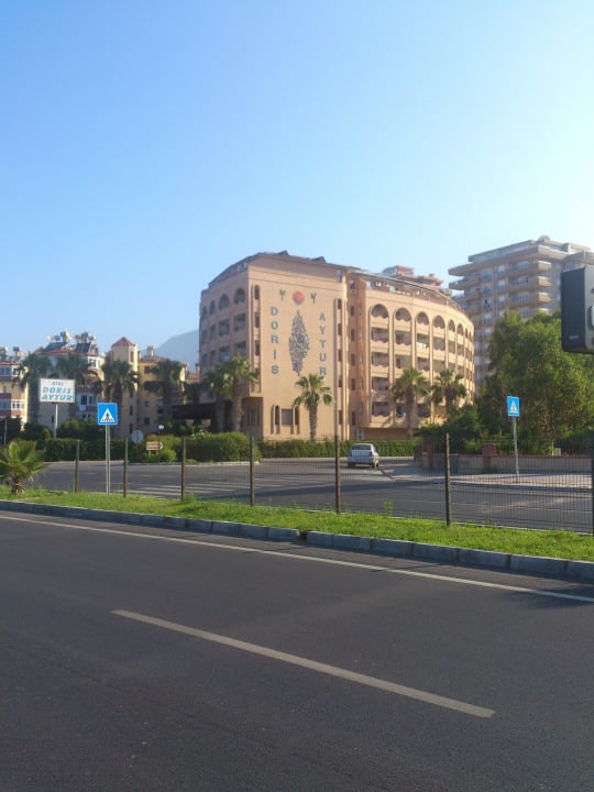 Schnellstrasse mit Hotel Doris Aytur Hotel