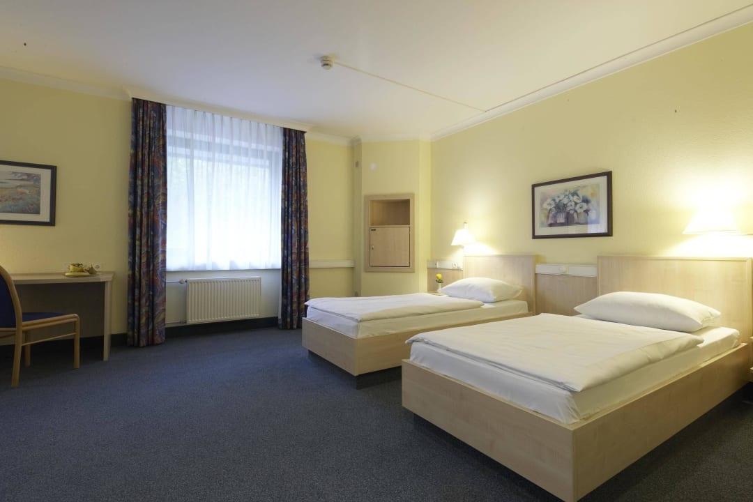 Business Twin Room IntercityHotel Magdeburg