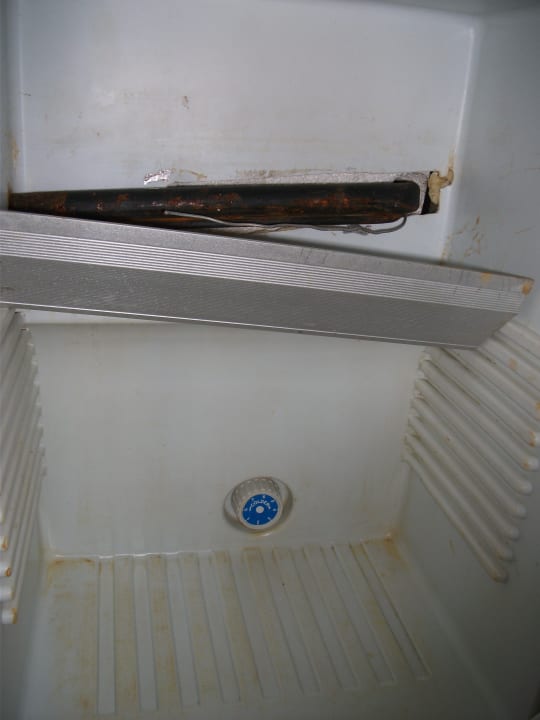 Das ist der Minikühlschrank aus dem Hotelzimmer Royal Tulip Taj Sultan