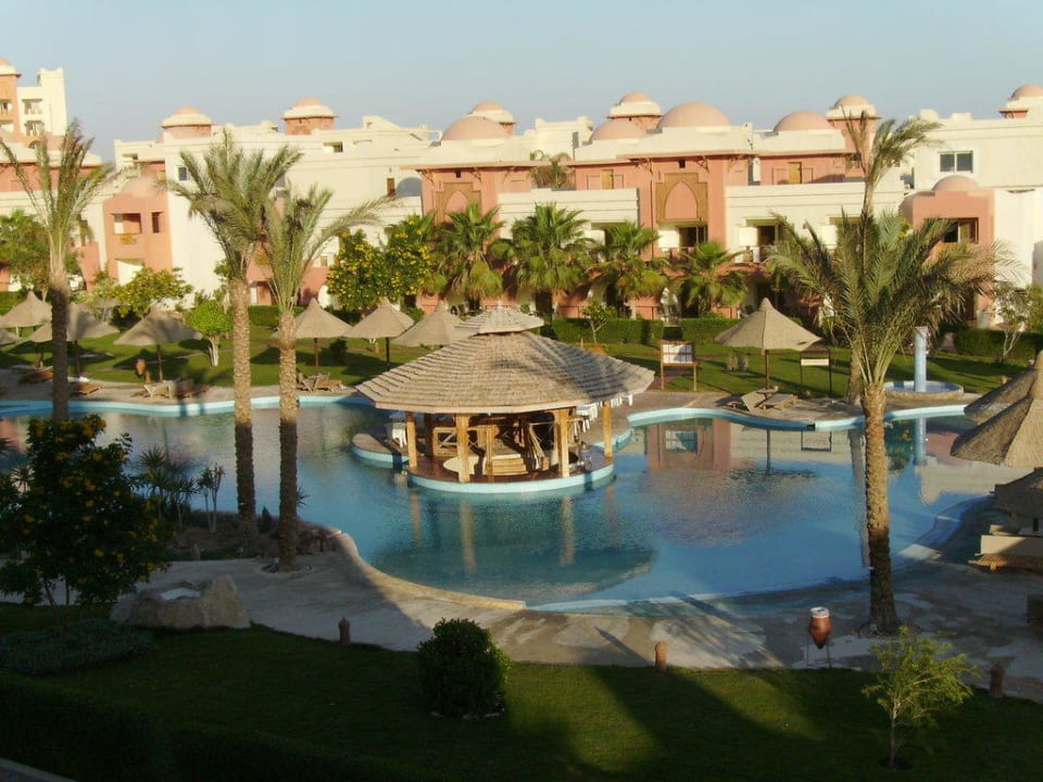 Pool mit Poolbar 2 Serenity Alpha Beach