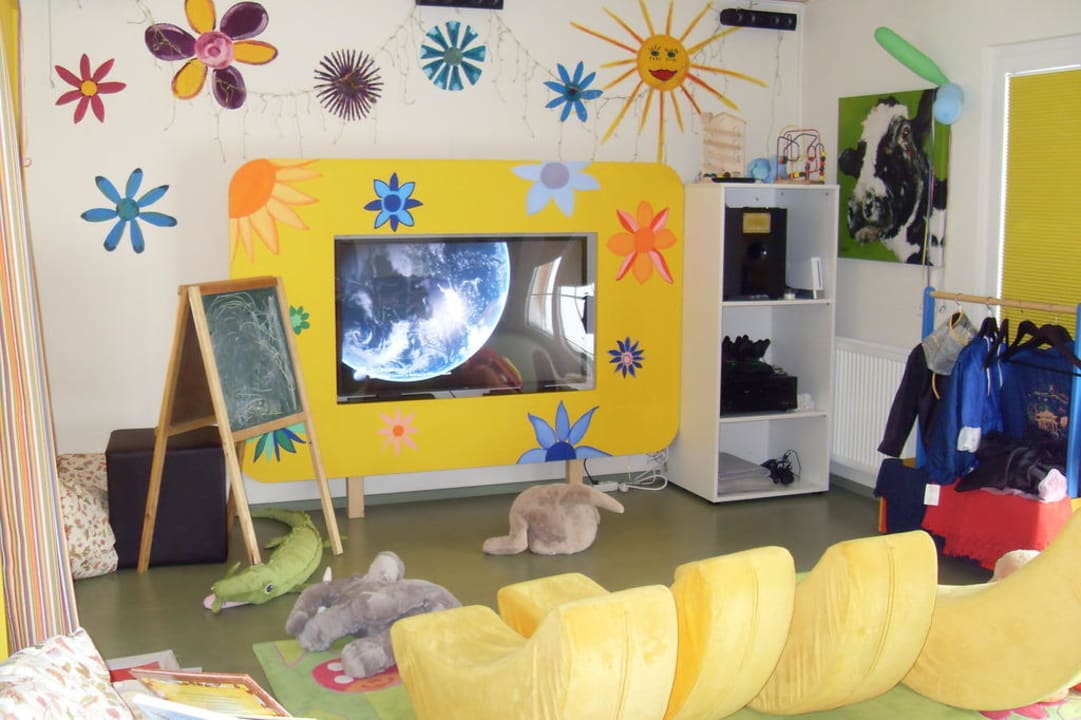 TV im Kids Chaos Club Lindner Hotel Nurburgring Ferienpark, part of JdV by Hyatt