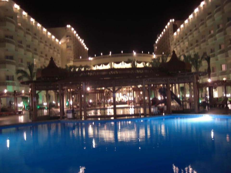 Blick auf den Innenhof des Hotels Riviera Aqua Park Resort