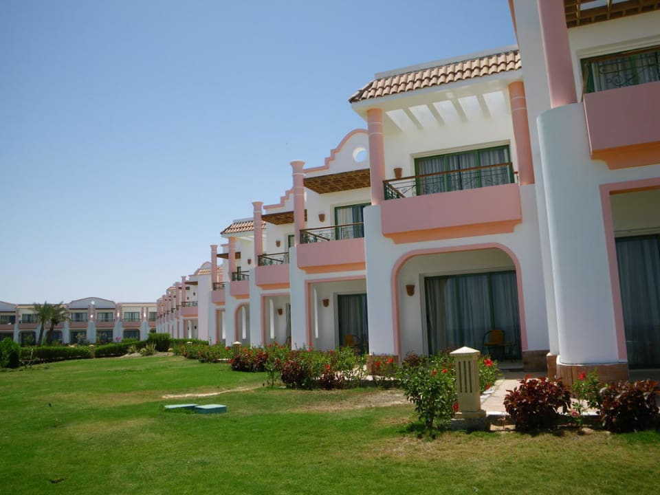 Blick in die Gartenanlage und auf das Meer  Fantazia Resort Marsa Alam