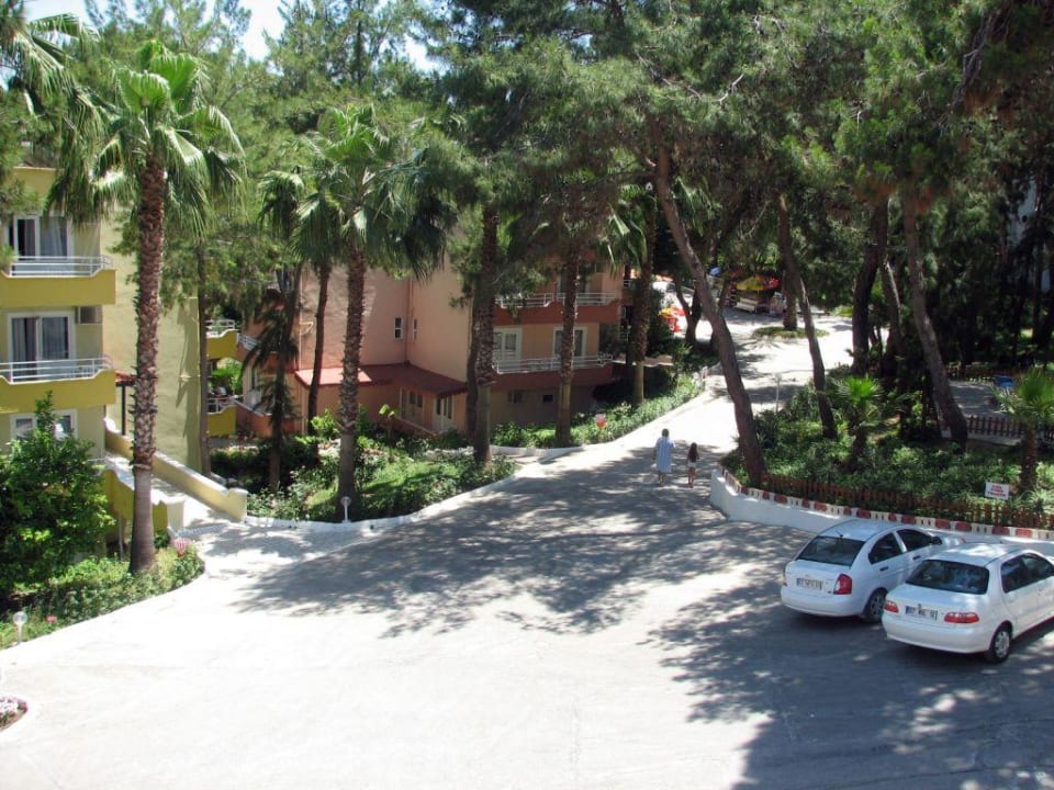 vor dem Haupthaus Club Sidelya Hotel