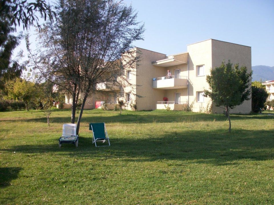 Hinterer Wohnkomplex alltoura Club Hotel Poseidon Palace