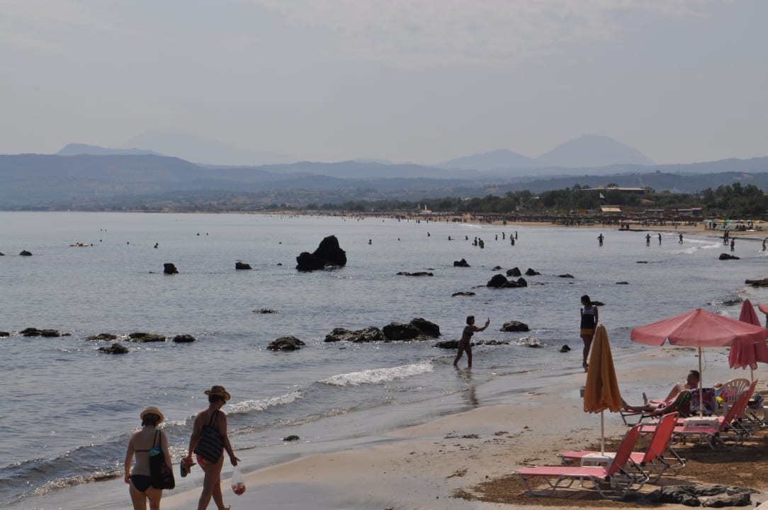 Lavasteine im Wasser Hotel Corissia Princess