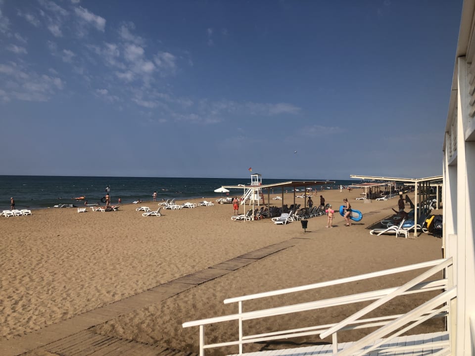 Strand Kamelya Aishen Club