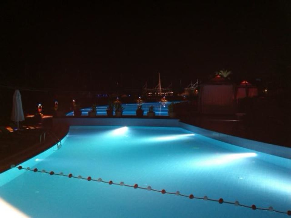 Blick auf die tolle Poolanlage Limak Lara Deluxe Hotel & Resort