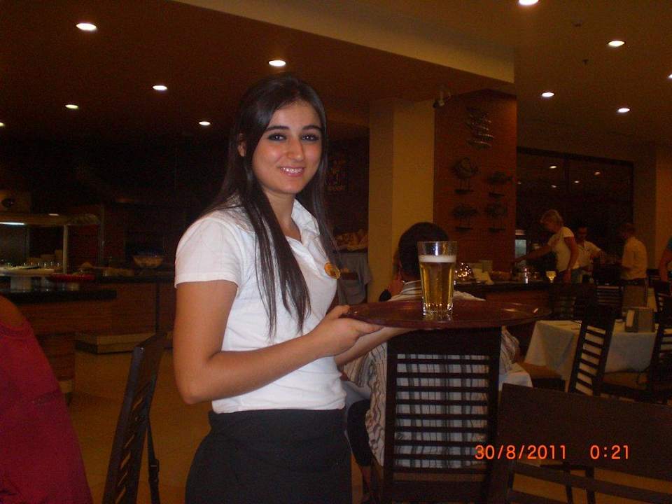 Tolle Kellnerin Alaiye Resort & Spa