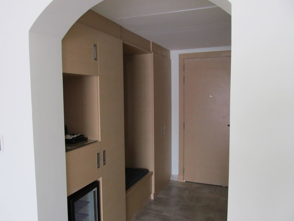 Flur mit Kleiderschränken Novotel Marsa Alam Beach Resort