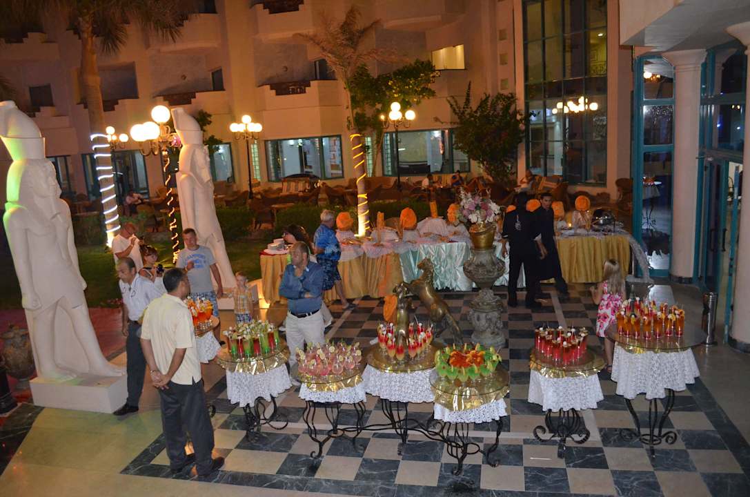 После захода солнца Moreno Horizon Spa & Resort