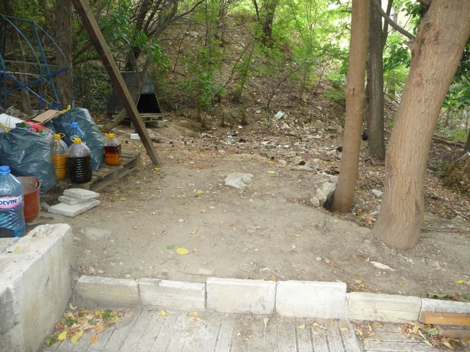 Müllkippe neben dem hotel Park Hotel Golden Beach