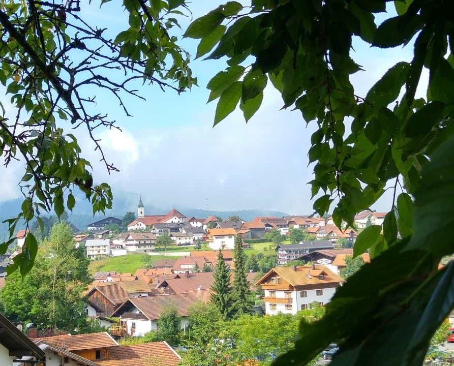 Blick beim Fruehstueck auf der Terrasse Landhaus Meine Auszeit