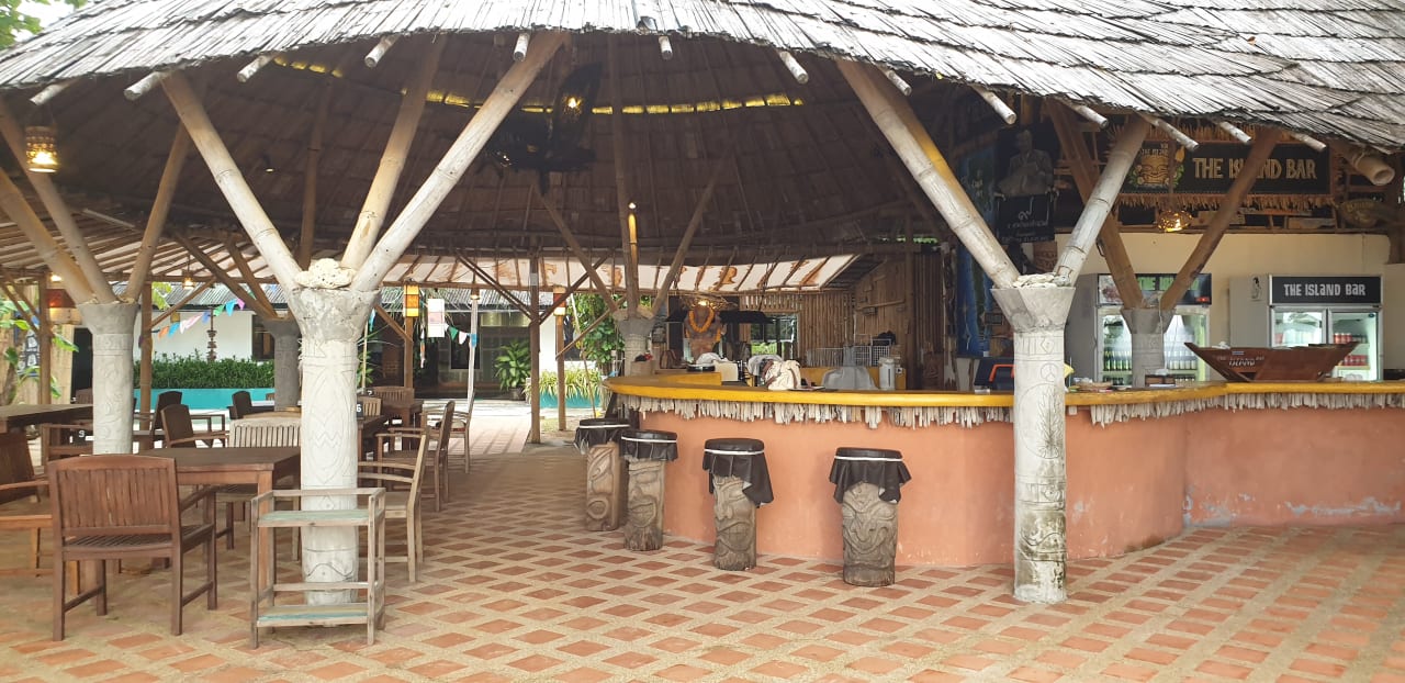 Gastro Hotel Lanta Island Resort