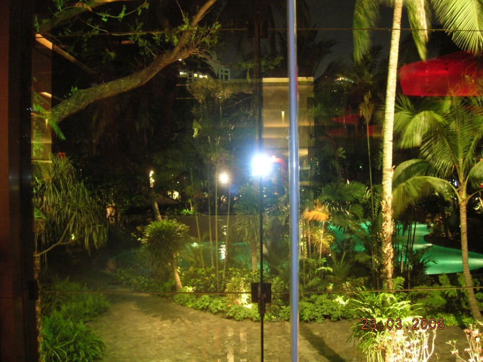 Blick aus der Syn-Bar zum Pool Movenpick BDMS Wellness Resort Bangkok