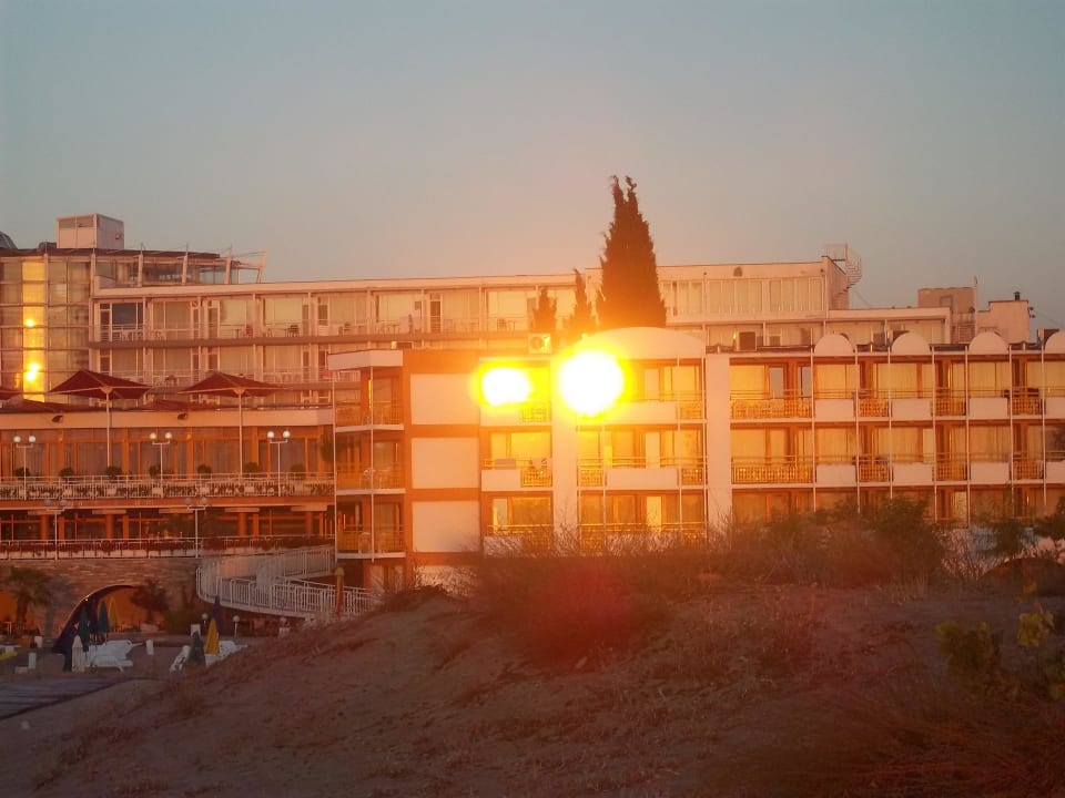 Zrcadlení východu slunce Nessebar Beach Hotel