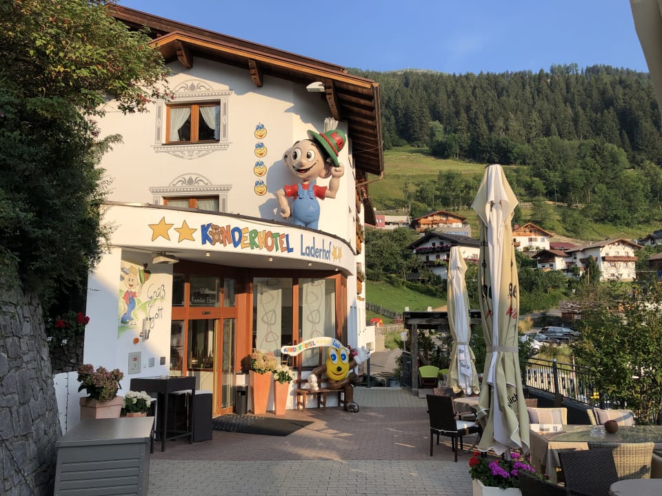 Außenansicht Kinderhotel Laderhof