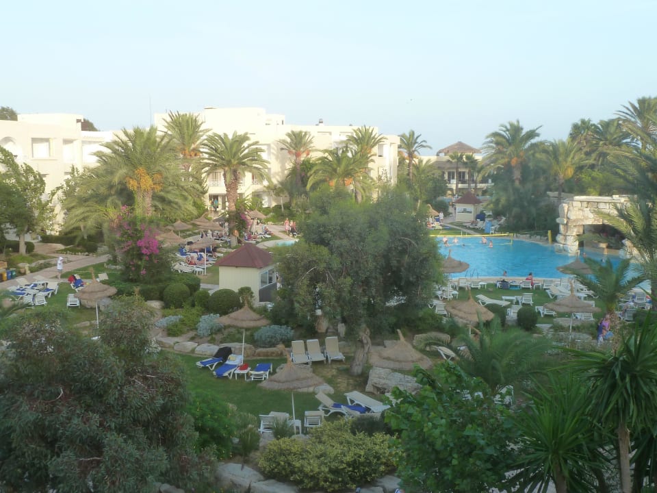 Rund um den Activity Pool TUI MAGIC LIFE Africana