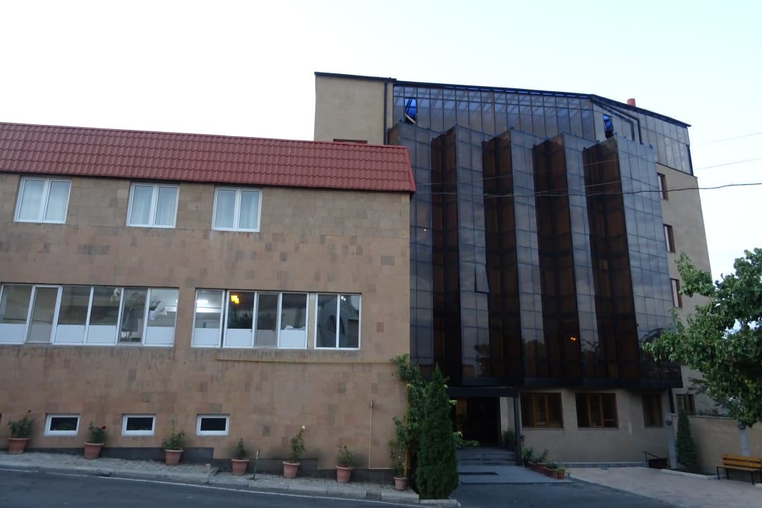 Außenansicht Hotel Regineh Yerevan
