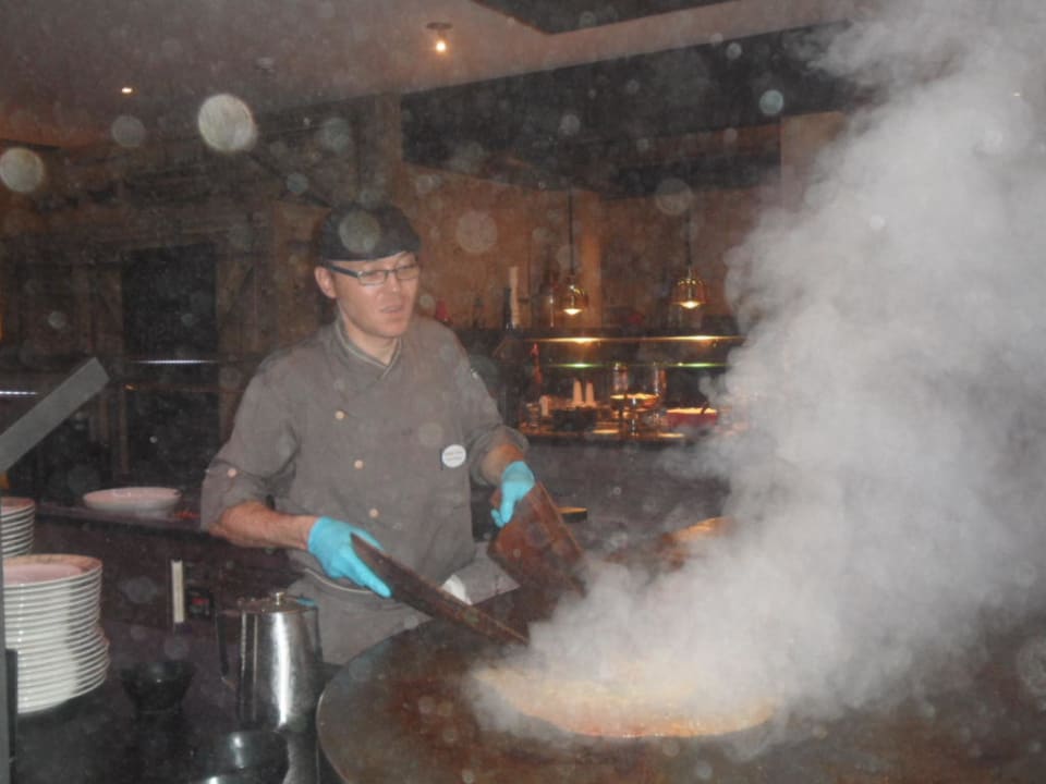 Fleißiger Koch am Mongolengrill (Haborside) Hotel Bell Rock Europa-Park
