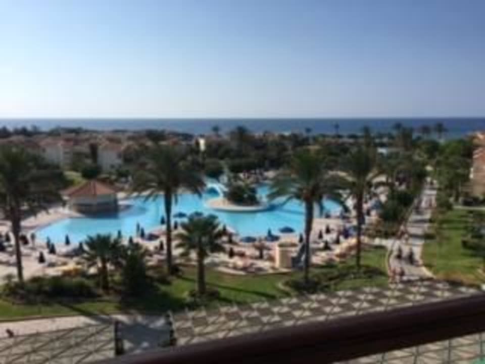 Ausblick auf die Poollandschaft Lindos Princess Beach Resort & Spa
