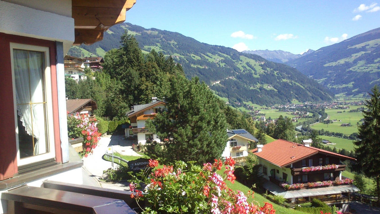 Vom Balkon Blick Richtung Zell am Ziller Hotel Schwendberger Hof