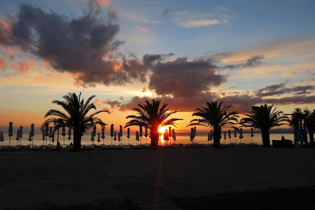 Toller Ausblick von der Terrasse Anthemus Sea Beach Hotel & Spa