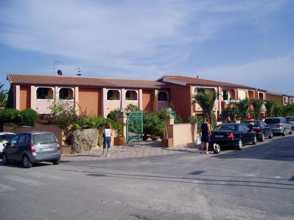 Nebenhause von der Strasse Cala Ginepro Hotel Resort & Spa