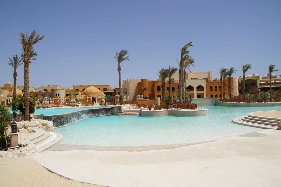 Ganz rechts: das Wellenbad Grand Waterworld Makadi & Family Star Makadi