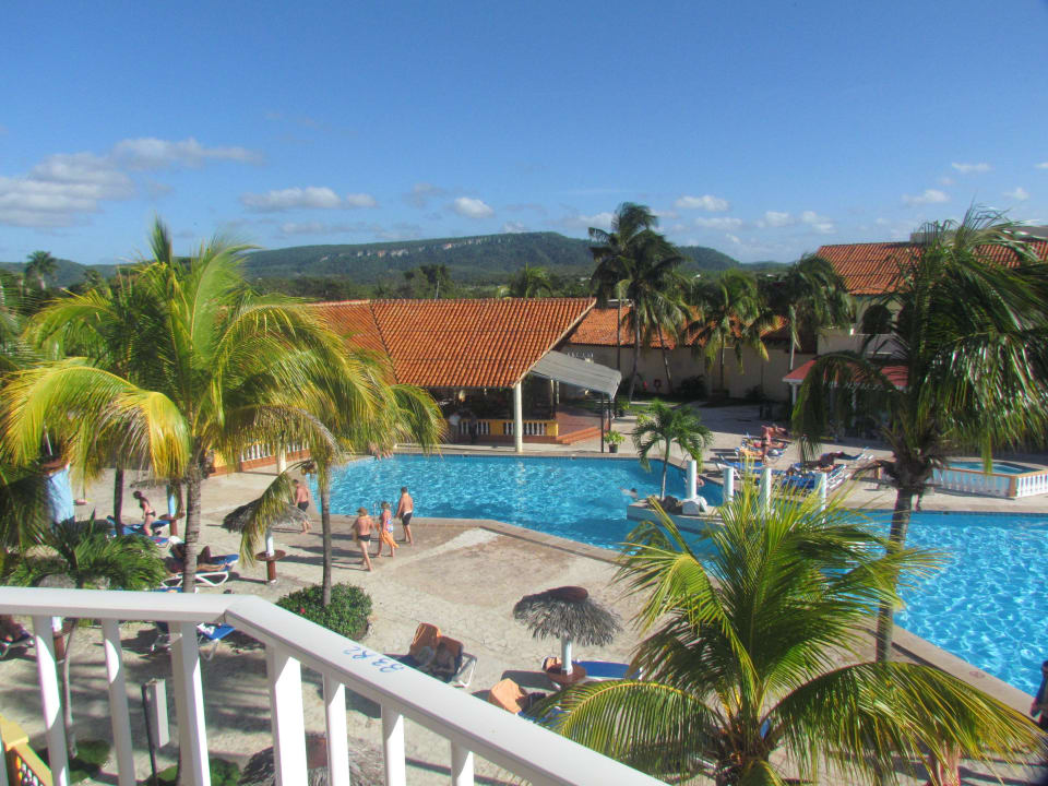 Blick von Zimmertür zum Luna Pool Sol Rio De Luna y Mares