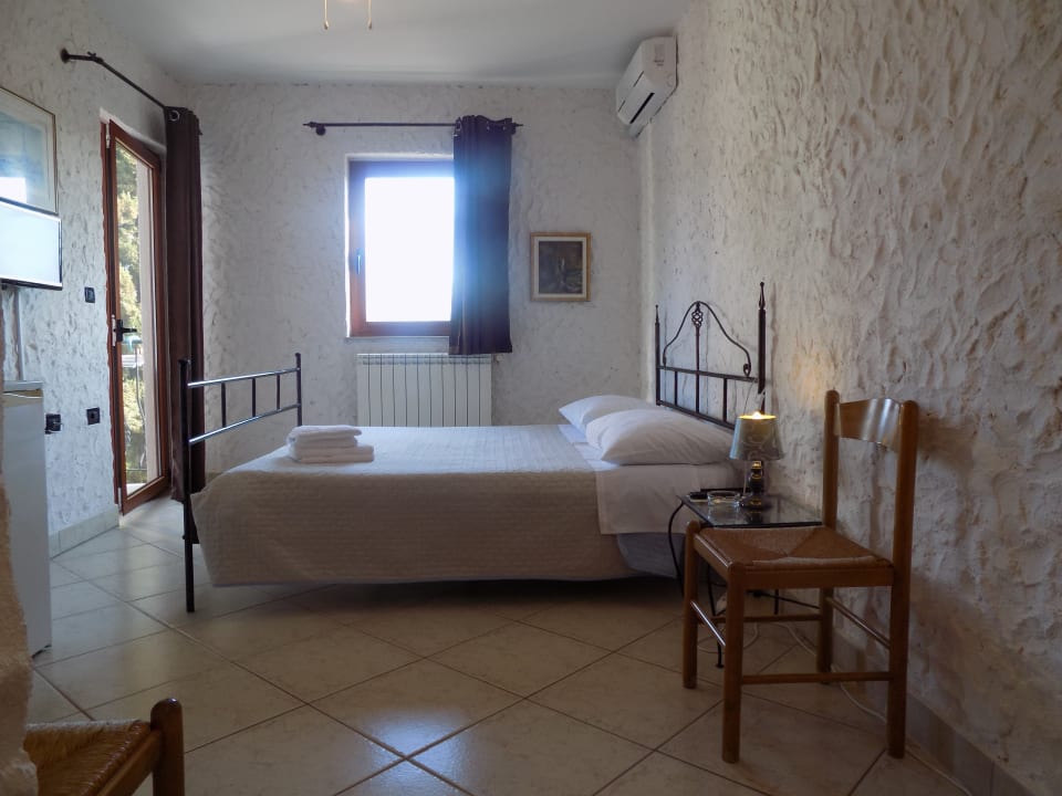 Zimmer Rooms and Apartment Feral