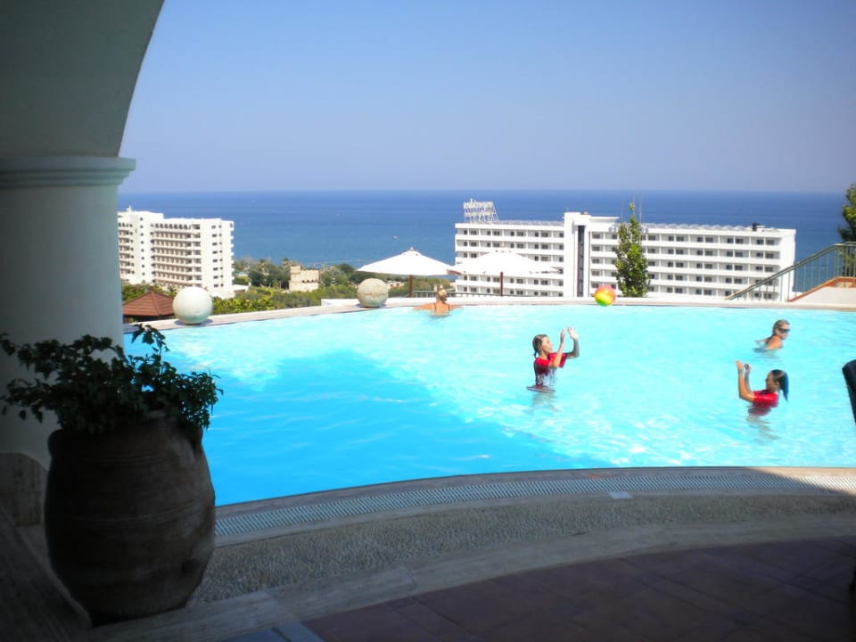 Pool oben an Poolbar Esperos Village Blue & Spa - Adults only