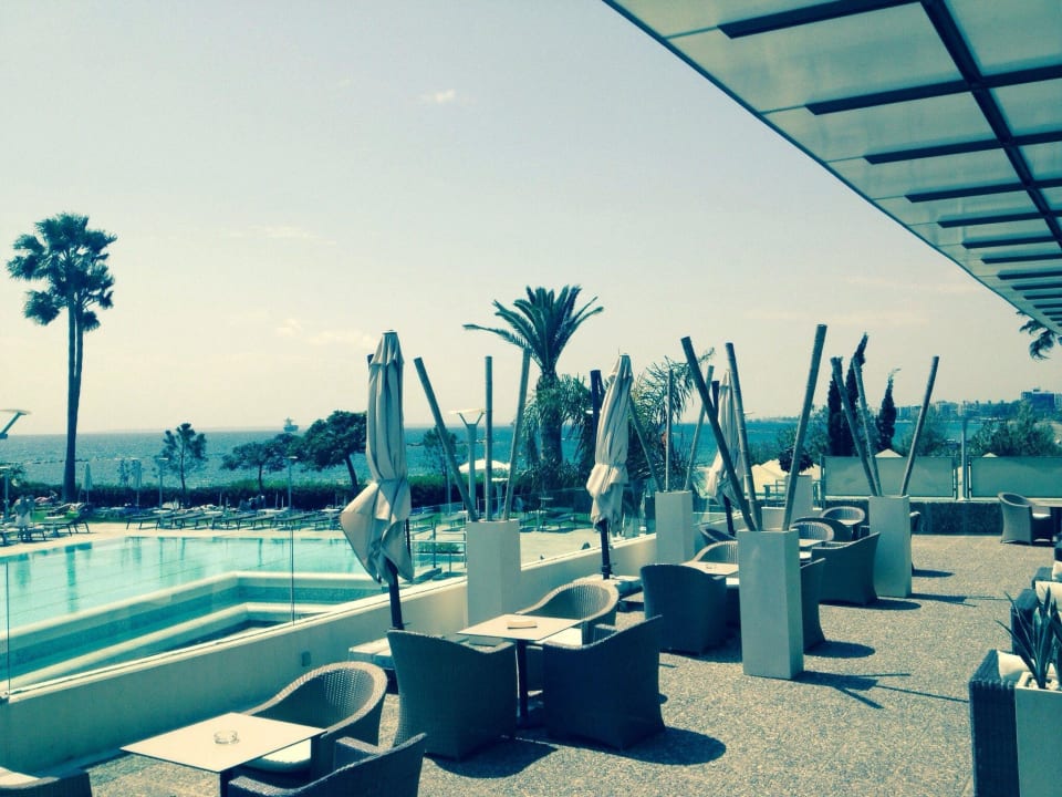 Hotelterrasse Crowne Plaza Hotel Limassol