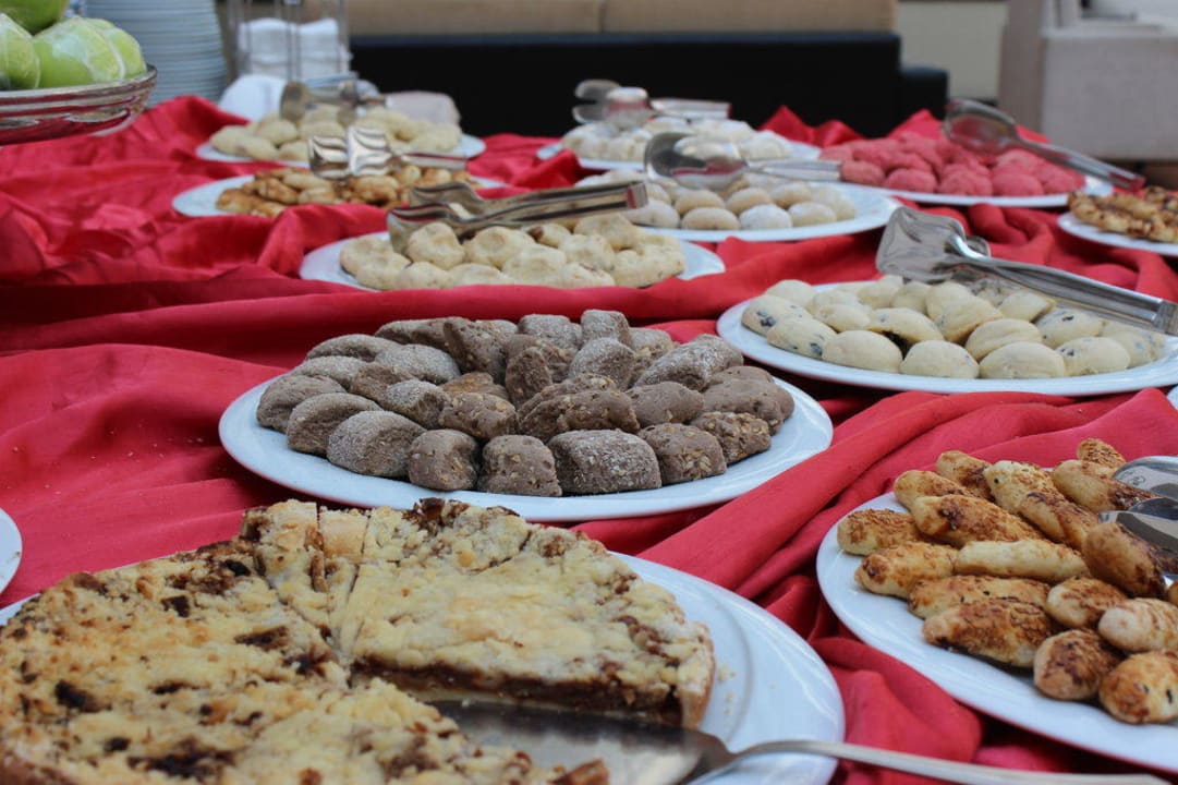 Leckereien in der Lobby Seaden Sea World Resort & Spa