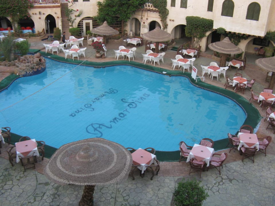 Kolacja wokół basenu Hotel Amar Sina