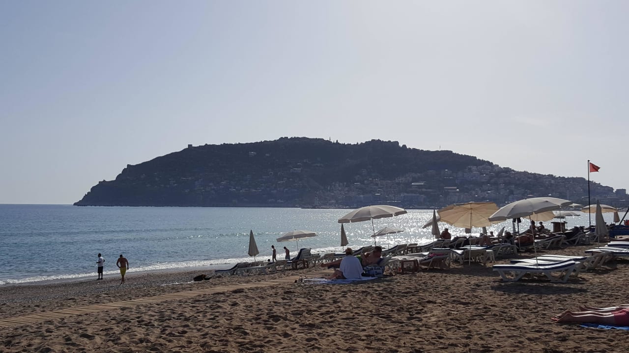 Kleopatrastrand zum Hafen Grand Atilla Hotel