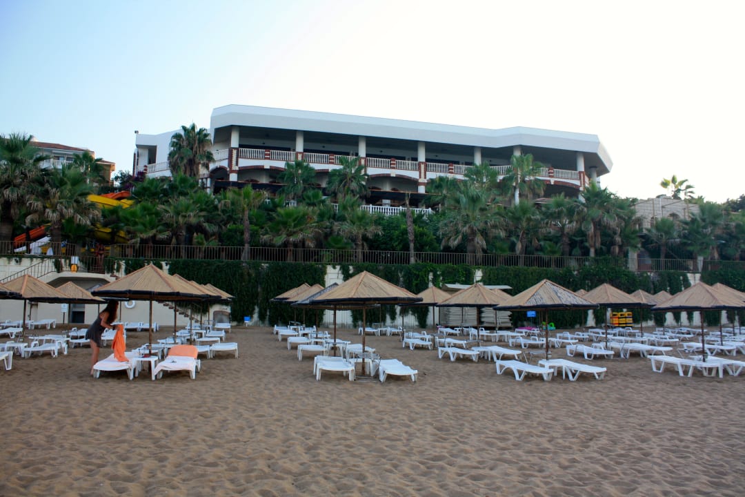 Blick vom Strand auf's Hotel Hotel Defne Dream