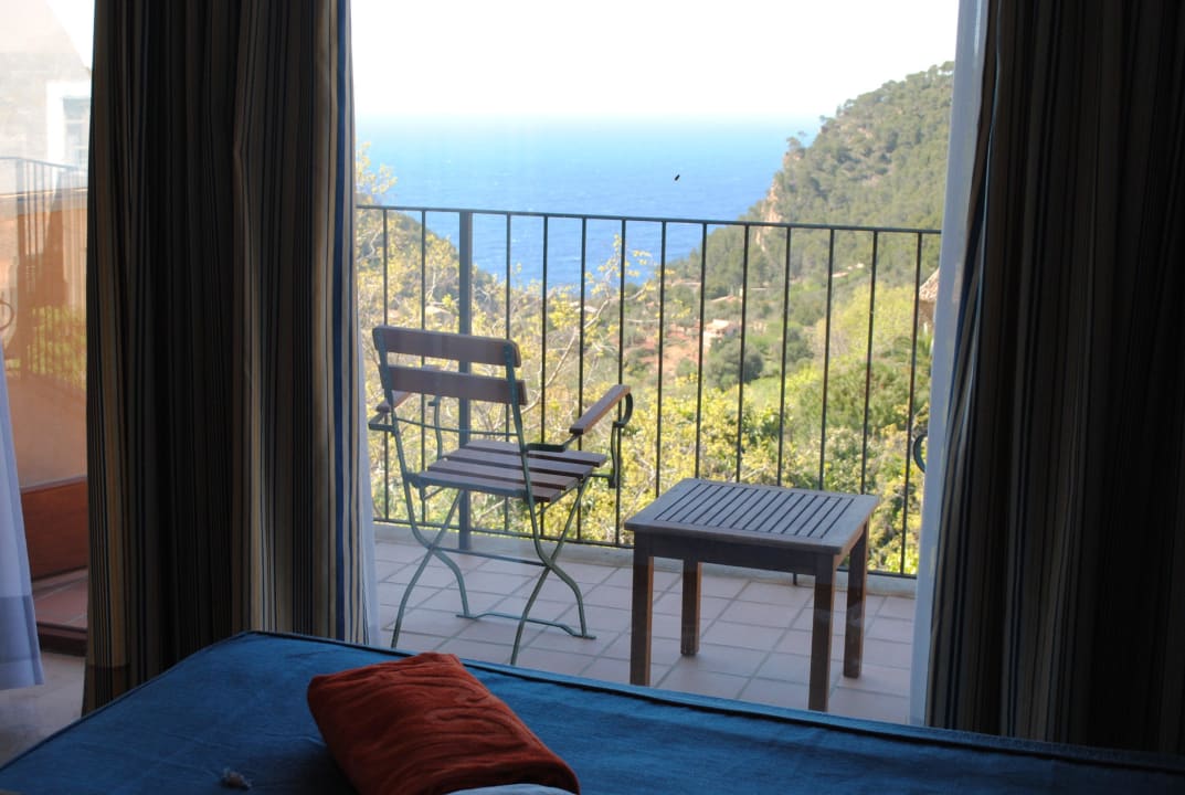 Balkon mit Blick Richtung Bucht Hotel Maristel