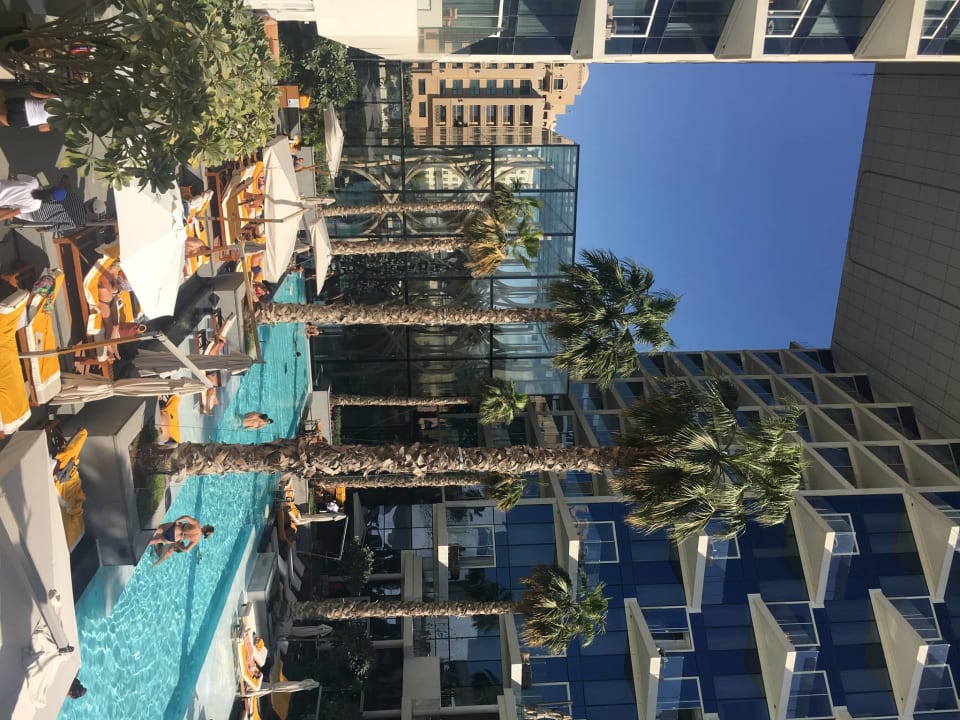 Pool FIVE Palm Jumeirah Dubai