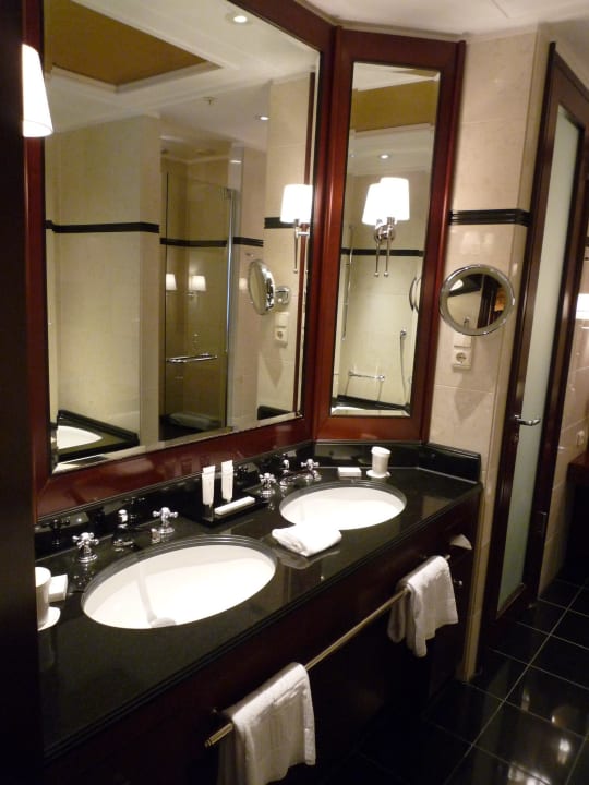 Bad Zimmer 553 Hotel Adlon Kempinski Berlin