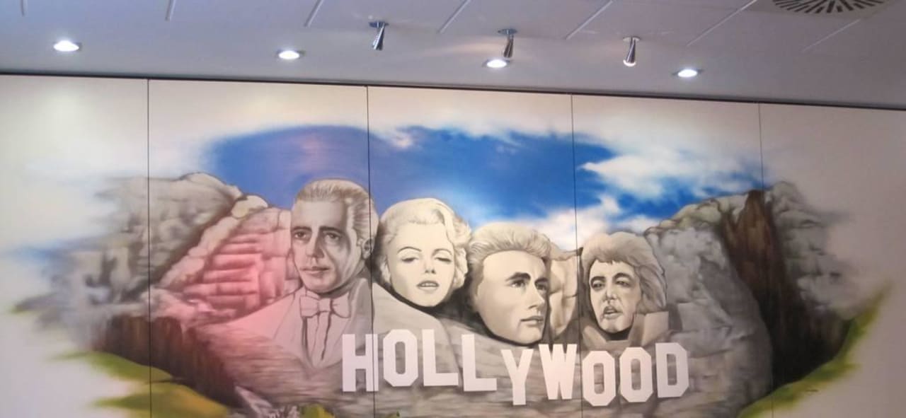 Wand im Speiseraum Hollywood Media Hotel