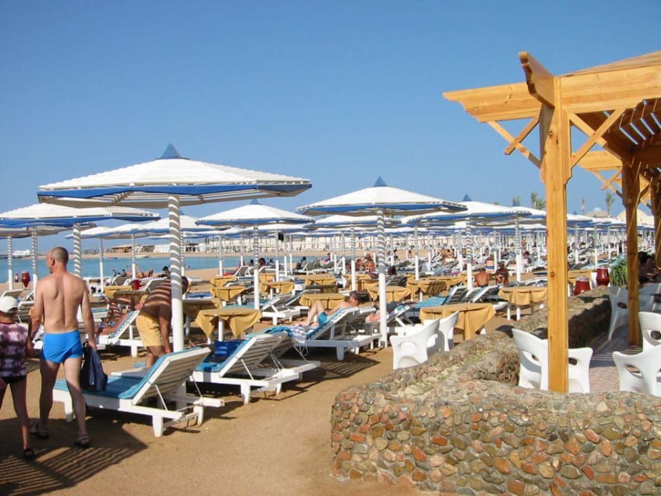 am Strand Blick nach rechts Pickalbatros Dana Beach Resort - Hurghada
