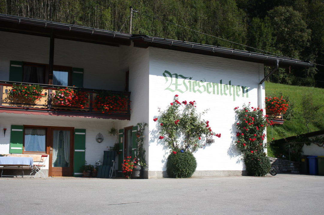 Rechte Ansicht des Gebäudes Ferienwohnungen Wiesenlehen