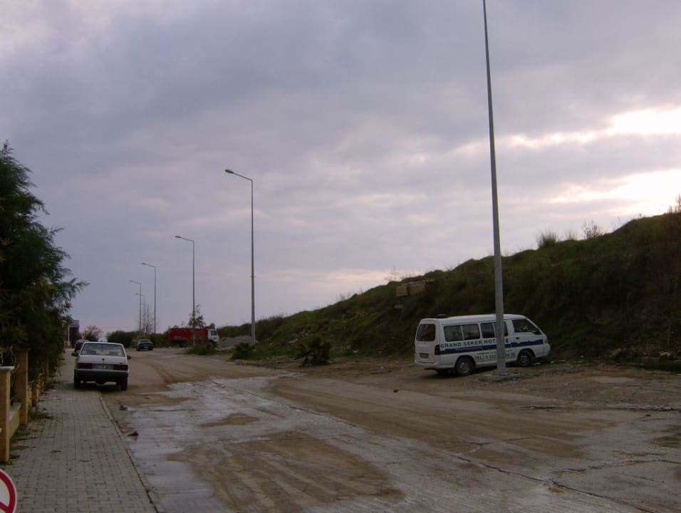 vom Hotel zum Strand Grand Seker Hotel