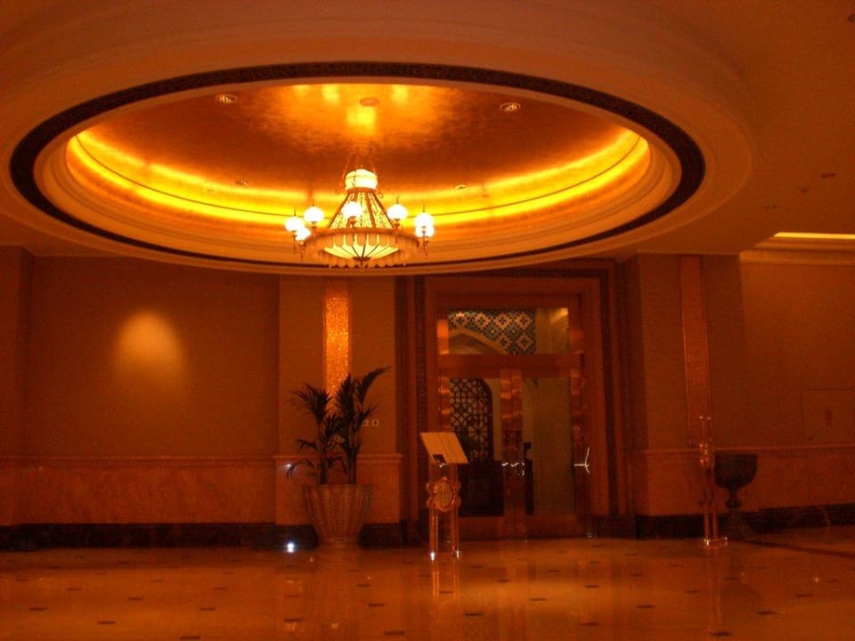 Eingang zum italienischen Restaurant Emirates Palace Mandarin Oriental