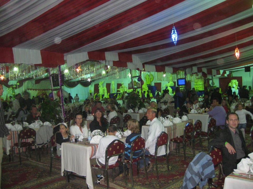 Im Chrismaszelt, super genial! Pickalbatros Jungle Aqua Park Resort - Neverland Hurghada