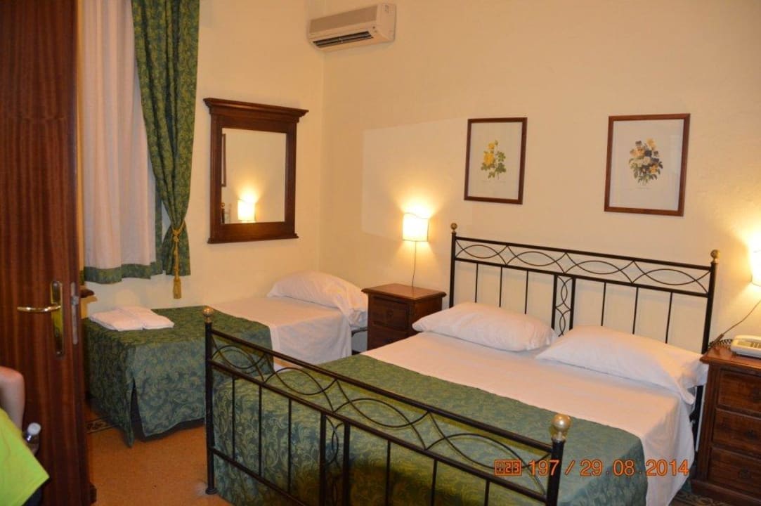 Ustawienie łóżek w pokoju 5 osobowym Hotel Del Centro