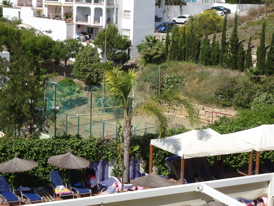 Blick auf den Tennisplatz. Hotel Benalmadena Palace